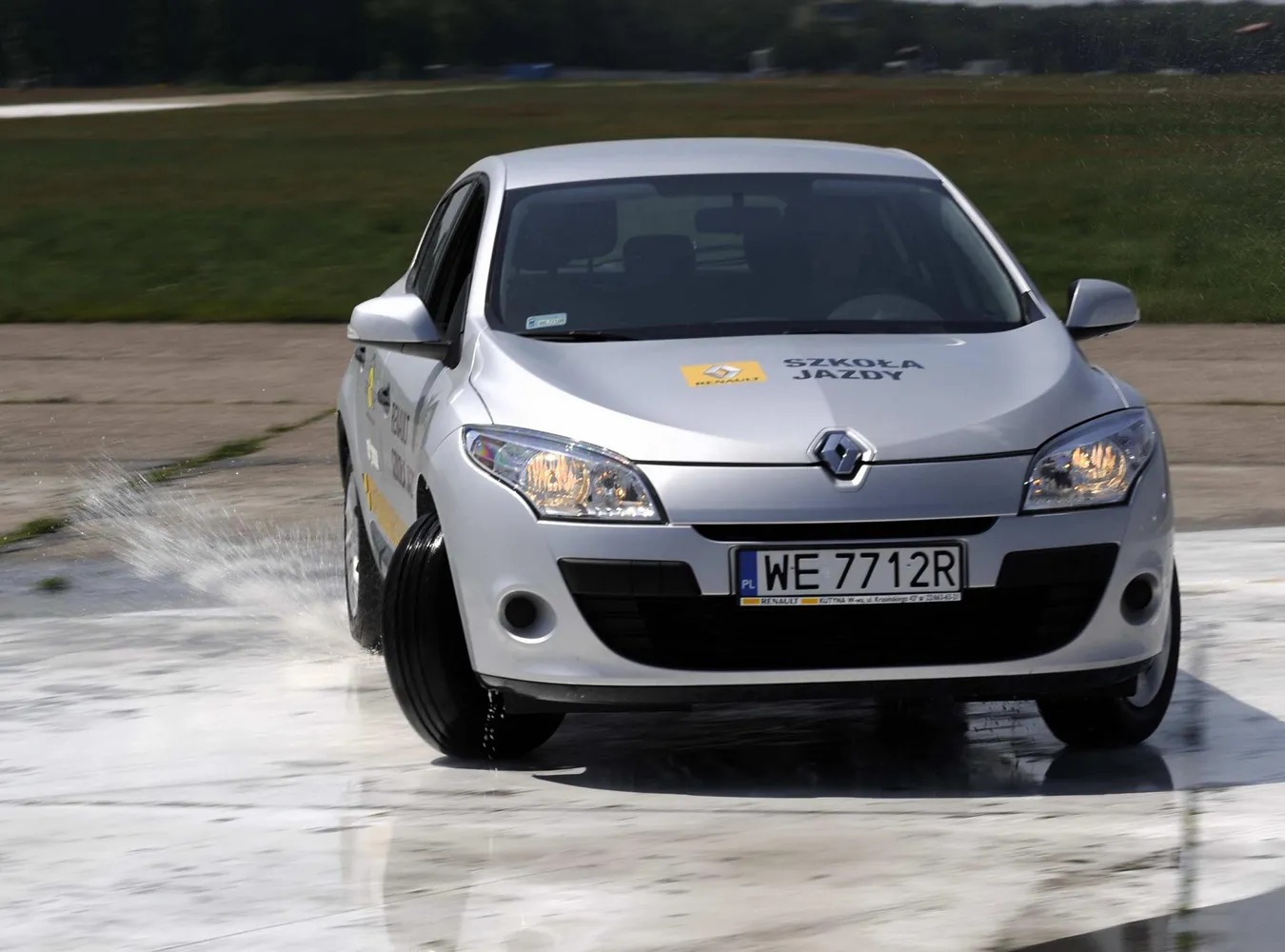 2347559-szkola-jazdy-renault-2.jpg