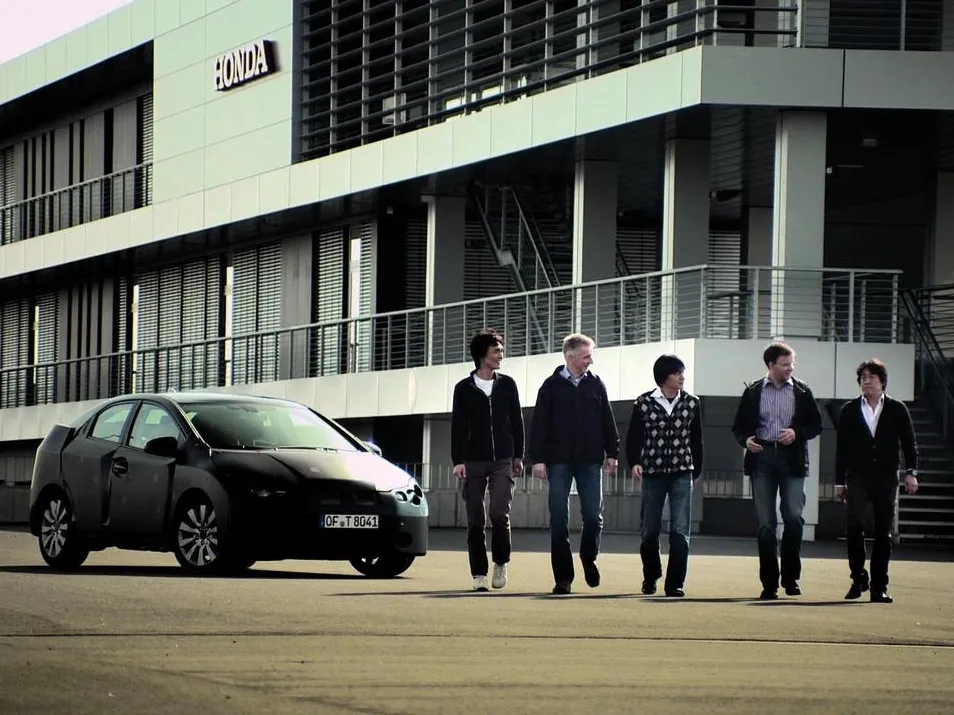 2411879-15606-new-honda-civic.jpg