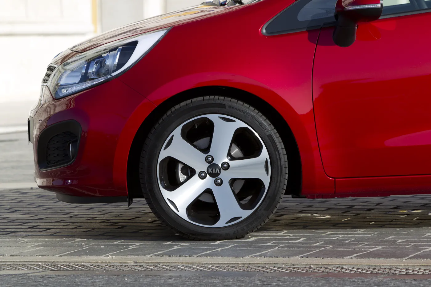 2404498-kia-rio-2011-red46-9855.jpg