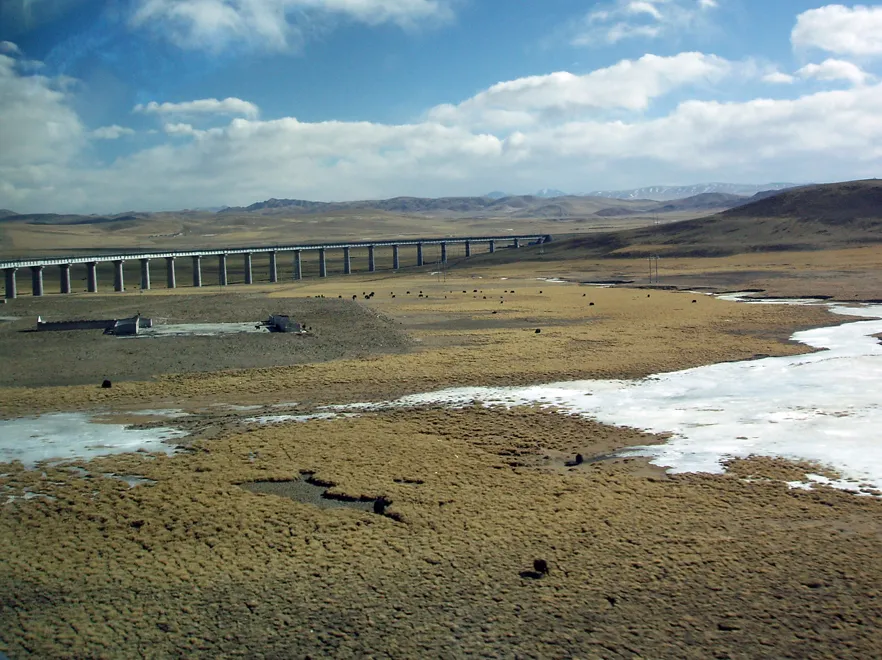 2959775-3tibetanrailwaybridge.jpg