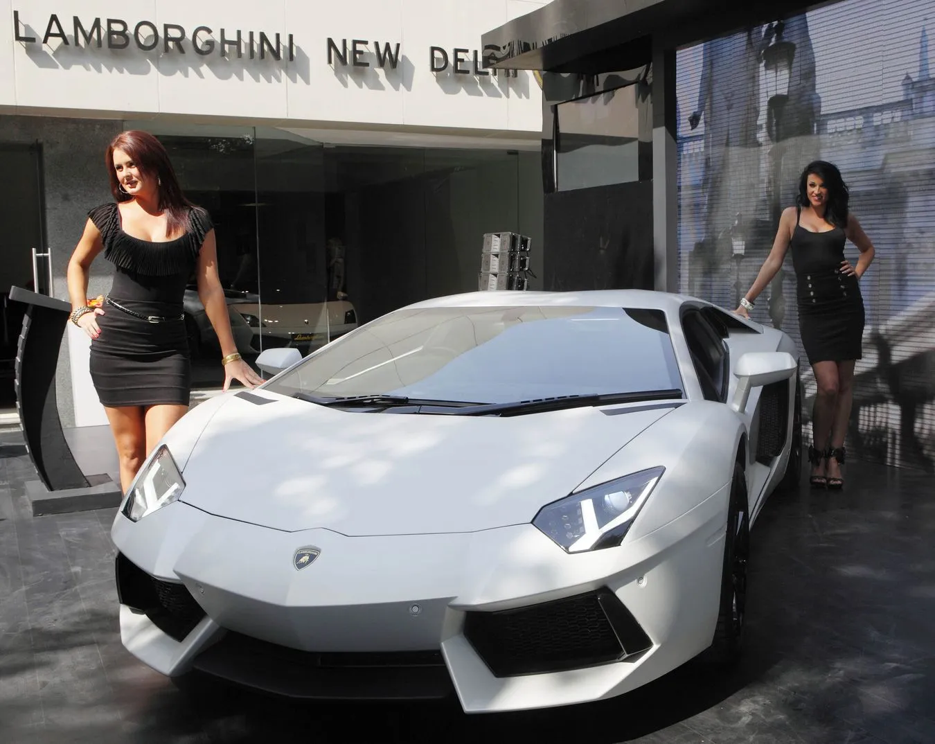 3066527-lamborghini-aventador.jpg