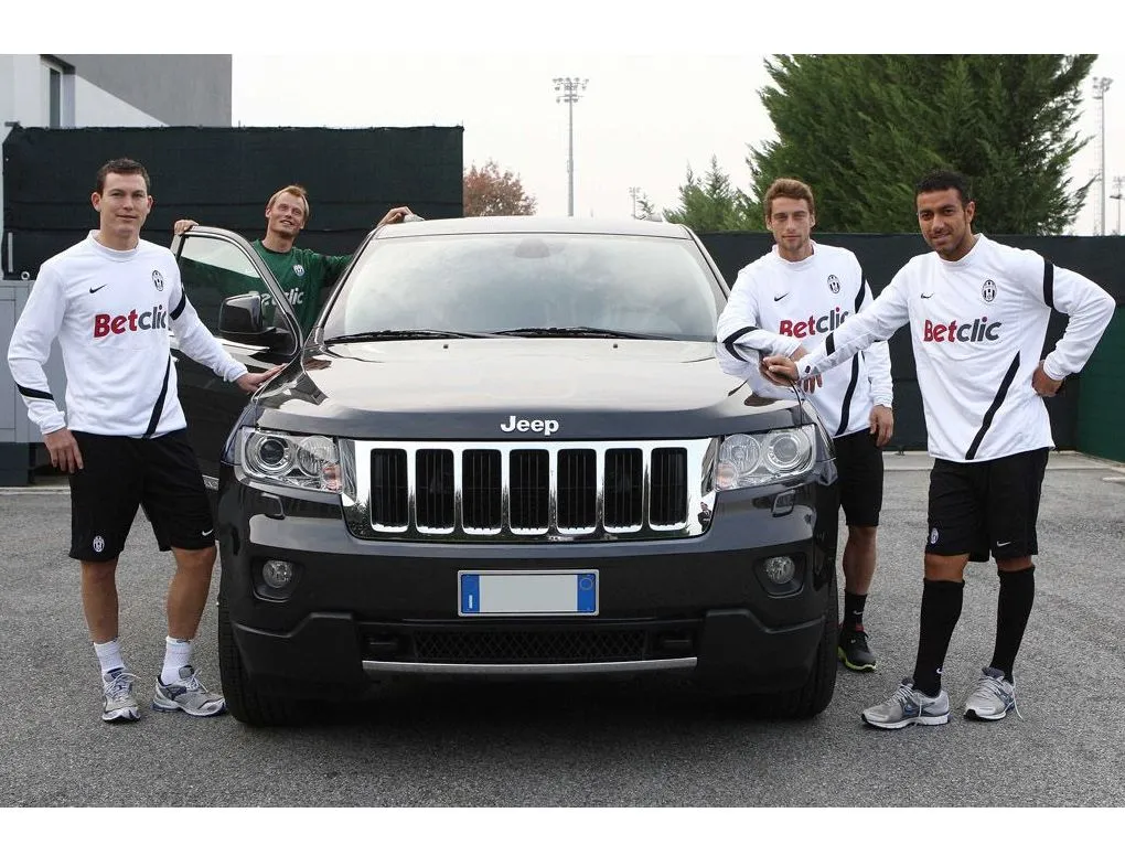 2719195-jeep-grandecherokeejuve.jpg