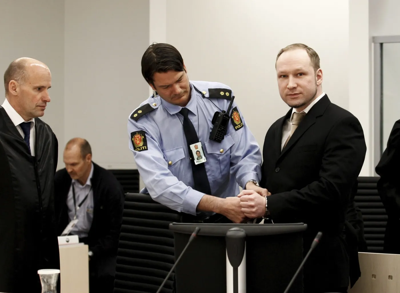 3364193-anders-breivik-w-sadzie.jpg