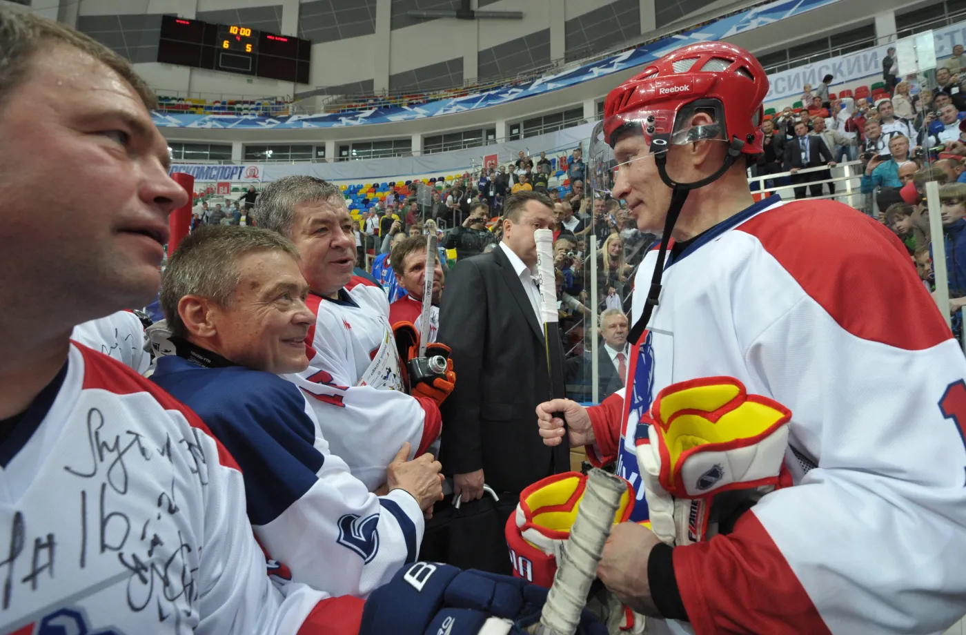 3464191-wladimir-putin-hokeista.jpg