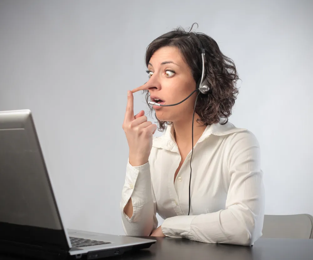 Młodsi, szczuplejsi, wyżsi... Sieciowi randkowicze kłamią na potęgę!