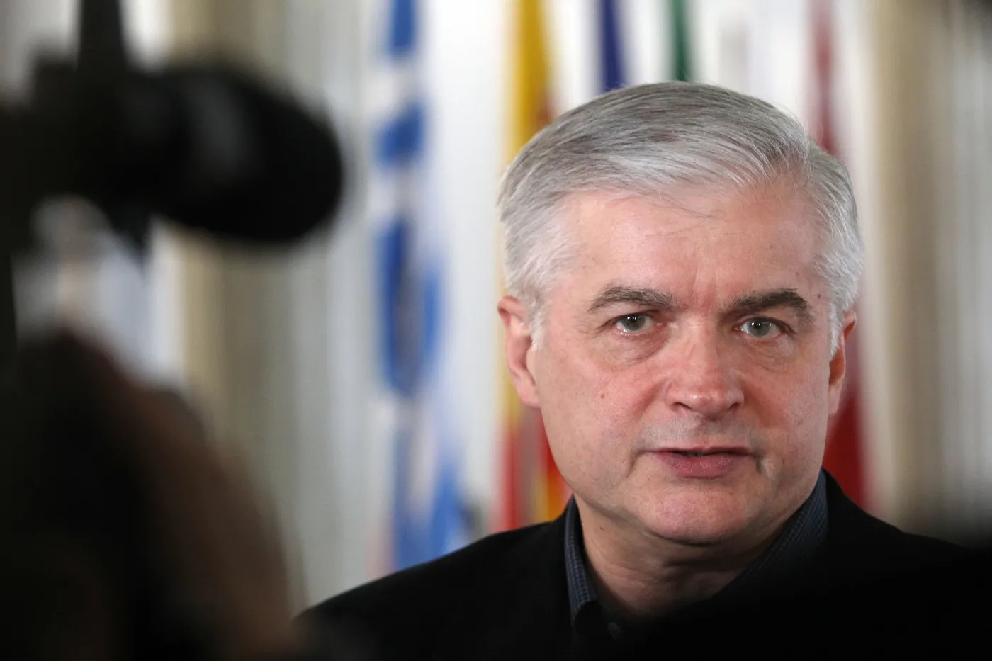 Cimoszewicz do rządu: Bierzcie się, do licha, do roboty