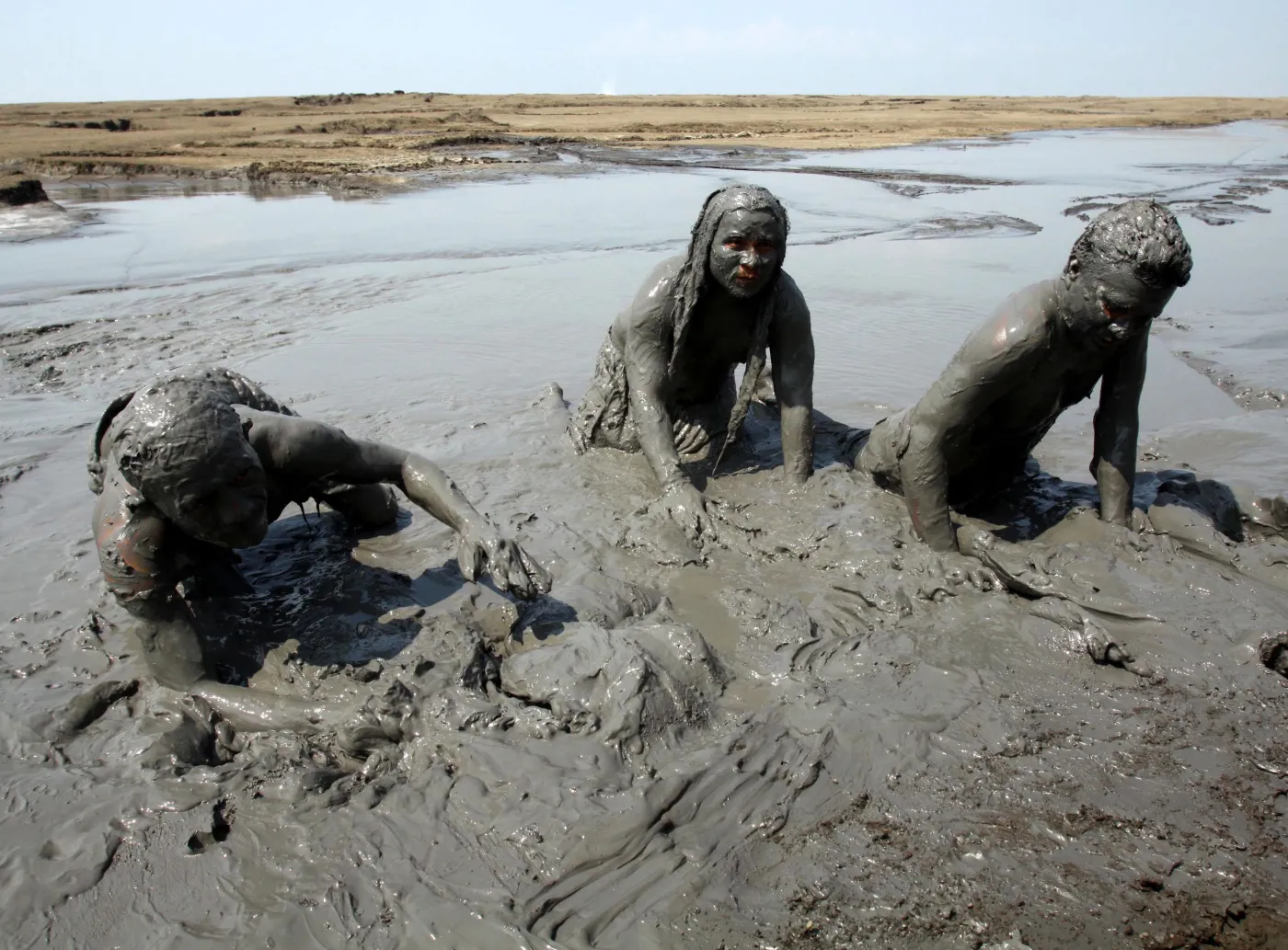 Kąpiel w błocie przypomina o wulkanicznej tragedii