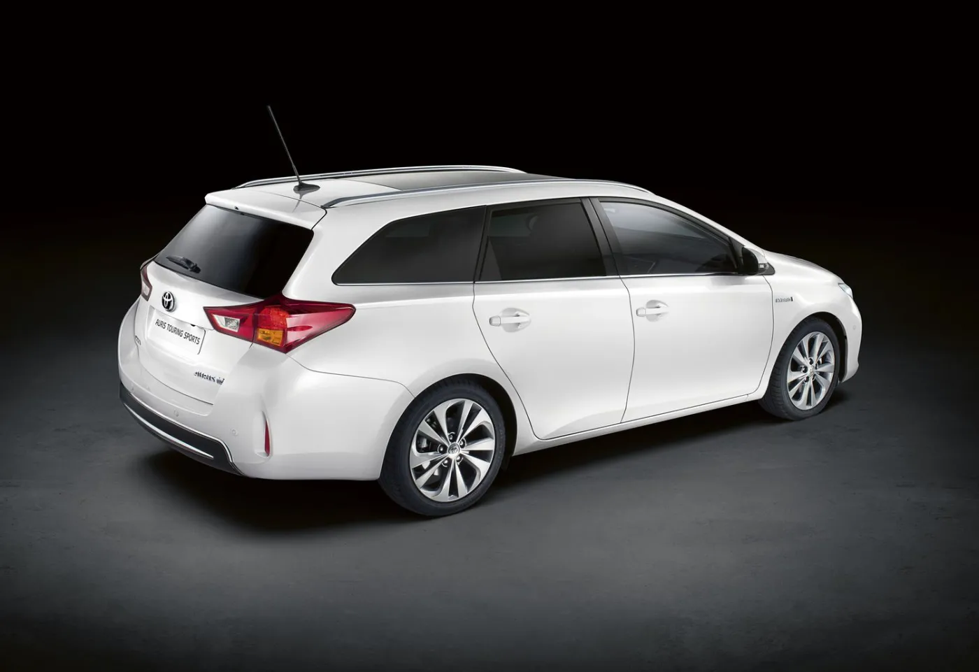 4082611-auris-touring-sports-1.jpg