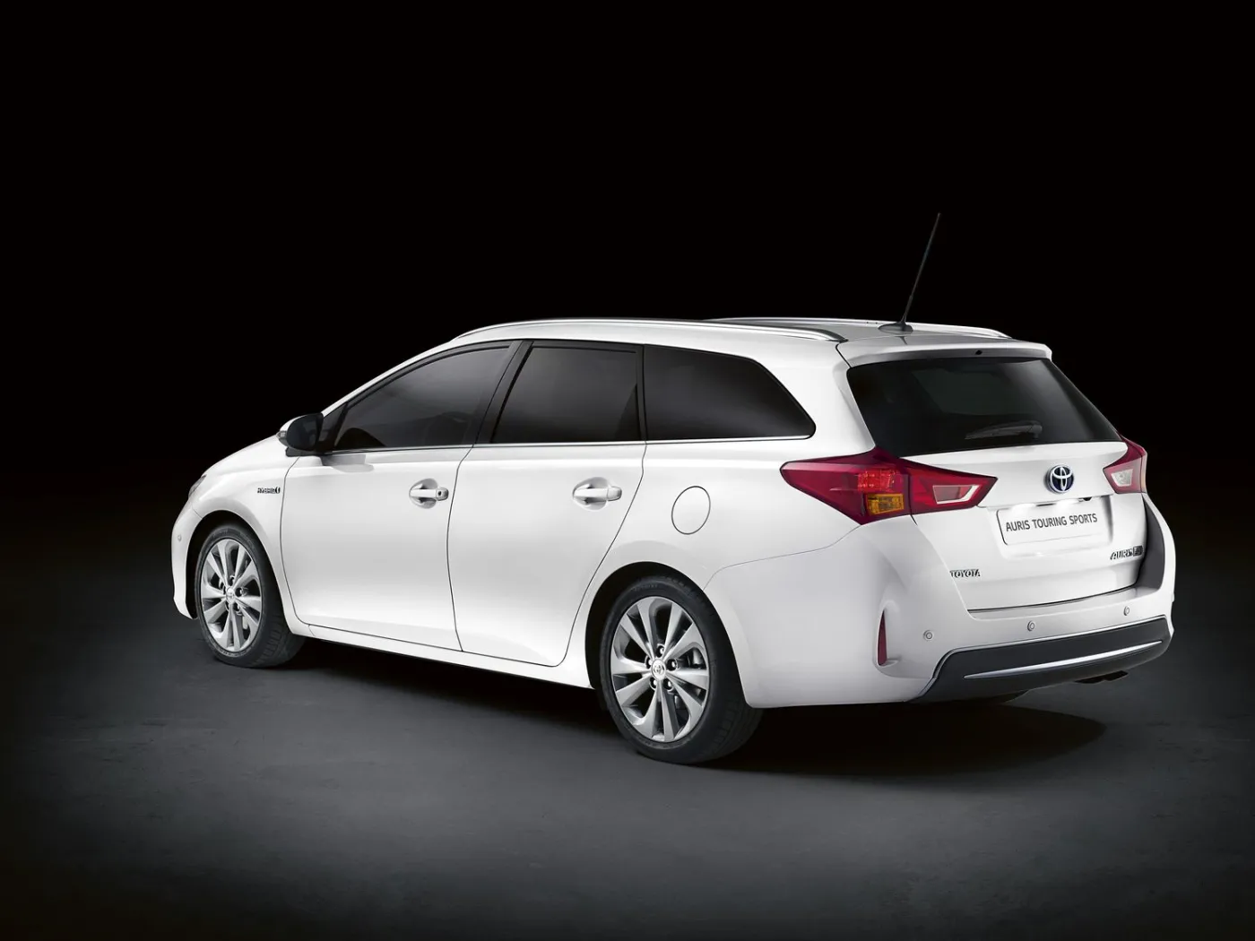 4082698-auris-touring-sports-3.jpg