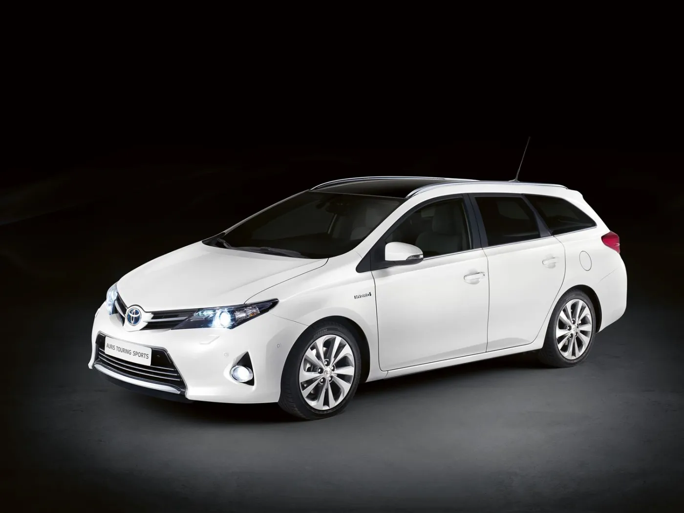 4082756-auris-touring-sports-5.jpg