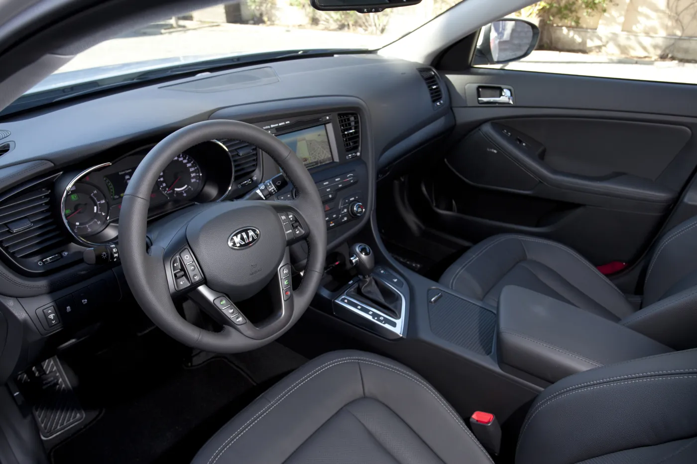 4104908-kia-optima-interior-03.jpg
