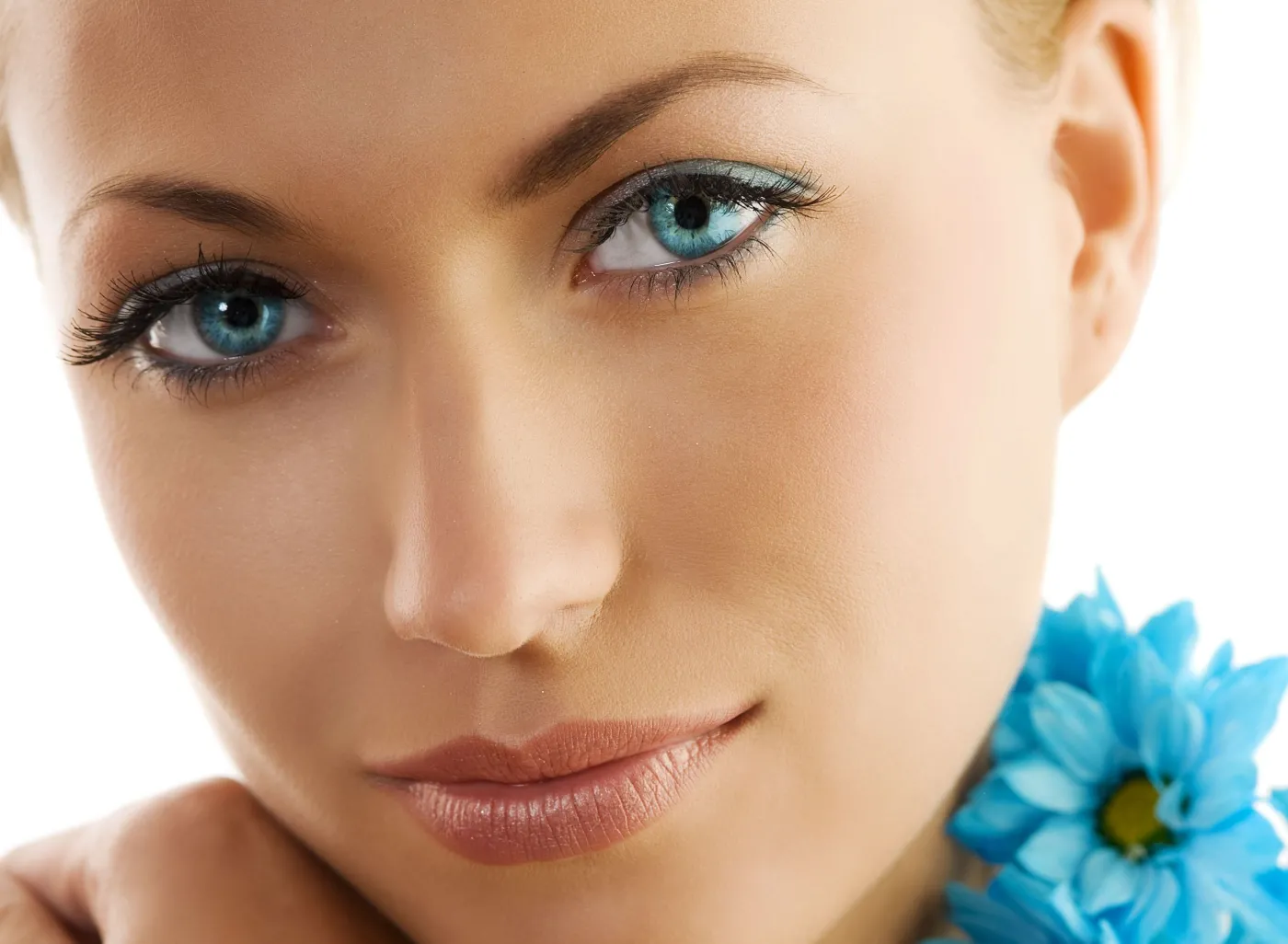 kobieta niebieskie oczy