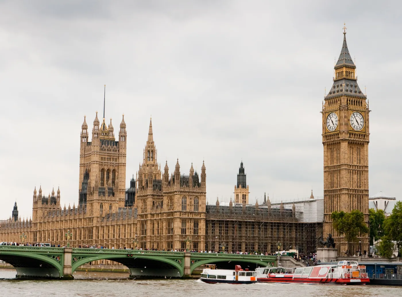 Polscy emigranci nie wracają i zatrzymują miliardy dla siebie