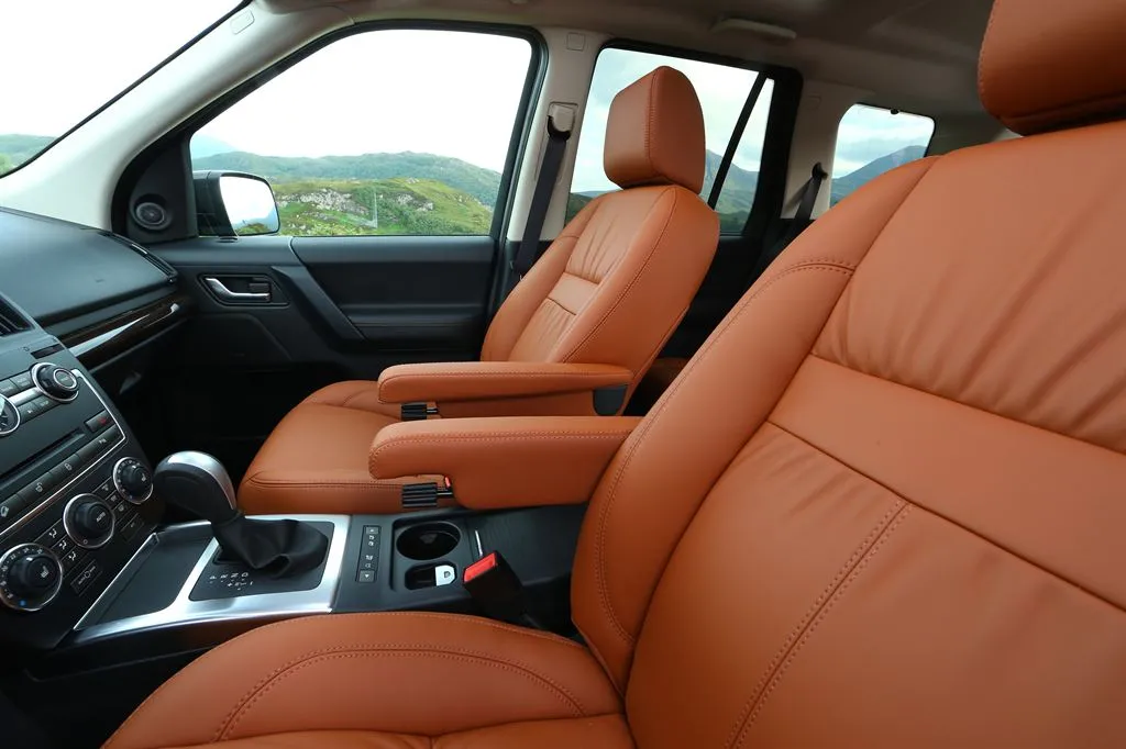 3937469-2012-08-23-facelifting-land-rovera-freelander-2-my-2013-7.jpg