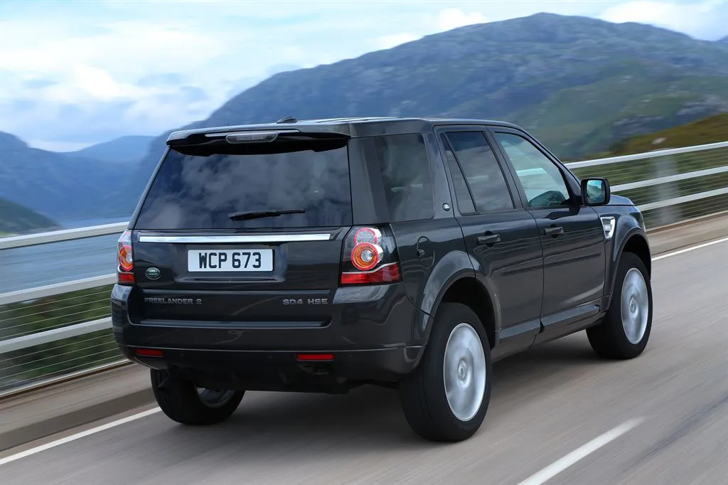 3937527-2012-08-23-facelifting-land-rovera-freelander-2-my-2013-9.jpg