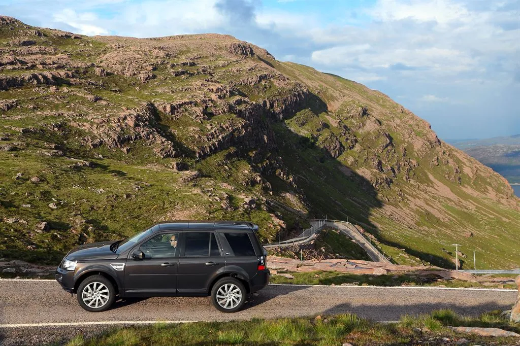 3937556-2012-08-23-facelifting-land-rovera-freelander-2-my-2013-10.jpg