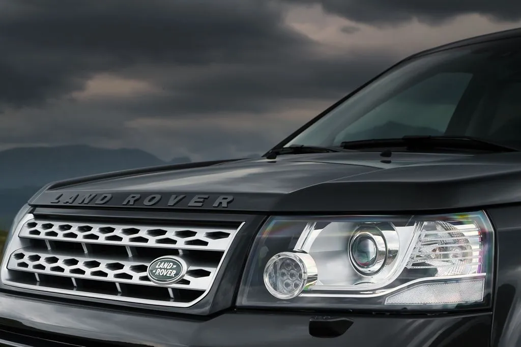 3937328-2012-08-23-facelifting-land-rovera-freelander-2-my-2013-2.jpg