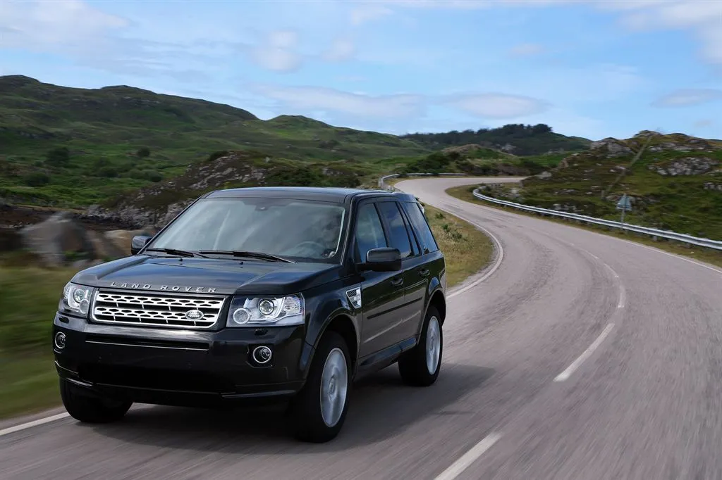 3937357-2012-08-23-facelifting-land-rovera-freelander-2-my-2013-3.jpg
