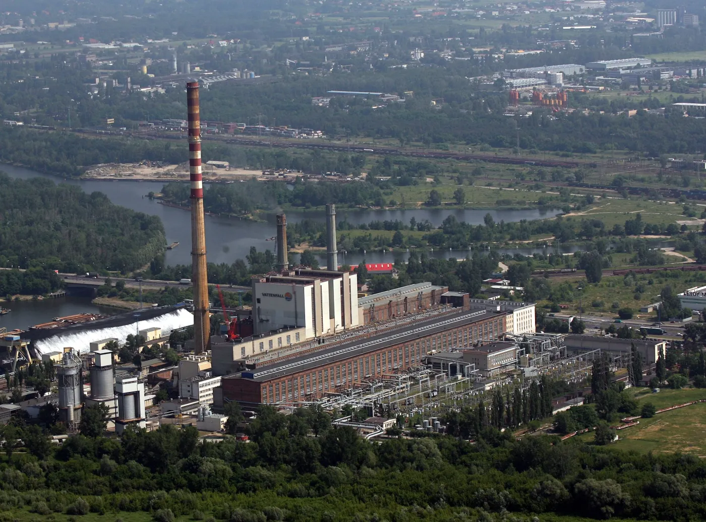 Pożar w Elektrociepłowni Żerań. Trudna akcja gaśnicza