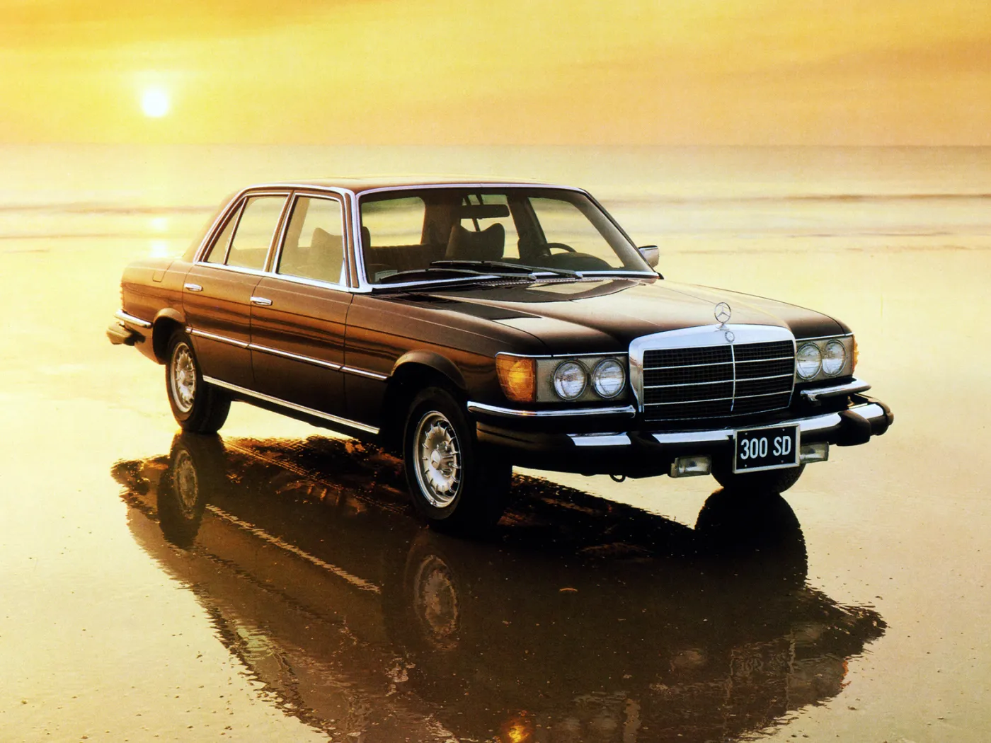 4356172-mercedes-benz-300-sd-01.jpg