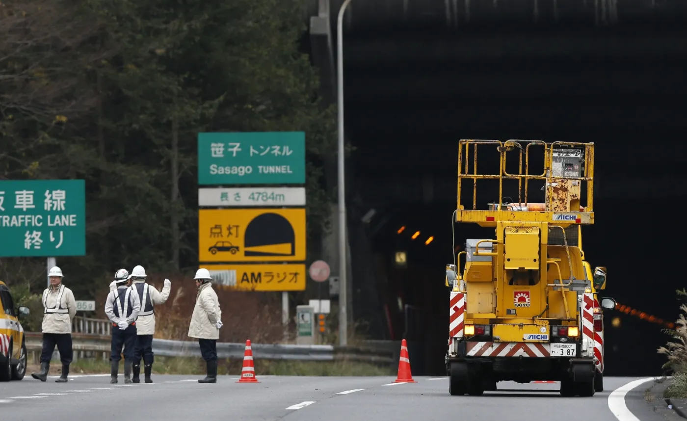 4346400-tunel-japonia-wypadek.jpg