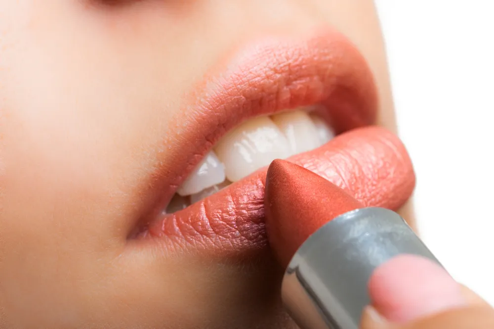 Nie rozstajesz się ze szminką? To może być niebezpieczne dla zdrowia