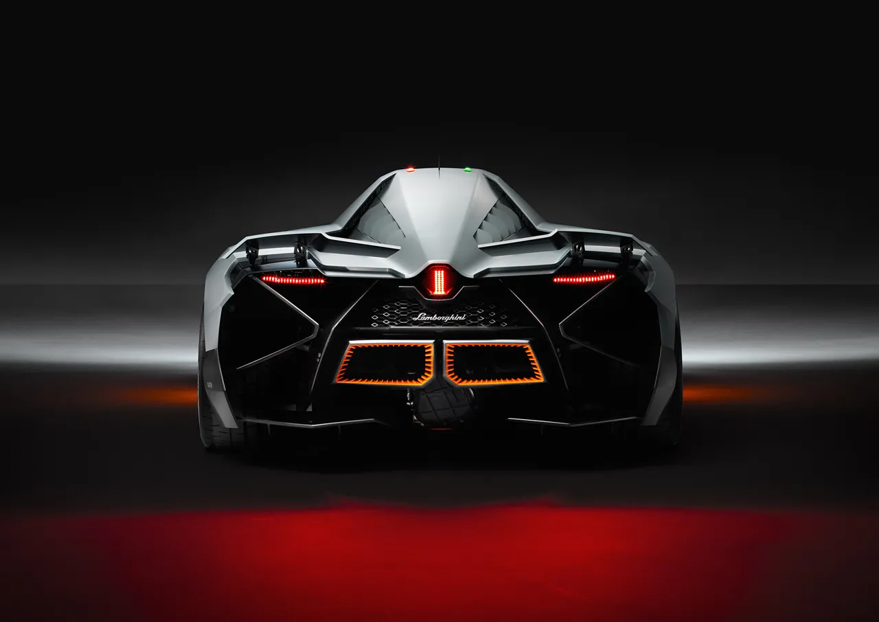 4957976-lamborghini-egoista-006.jpg