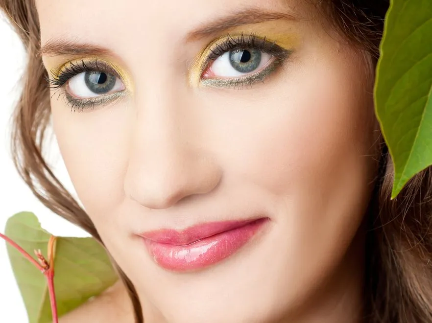 Prostota jest na topie: makijażowe trendy na lato 2013