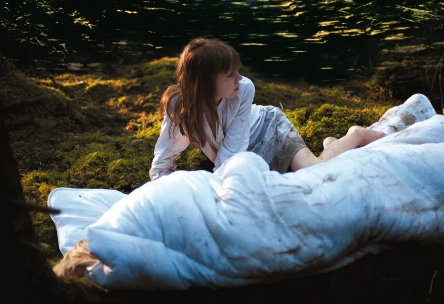 "Po drugiej stronie snu" – subtelność stalowych majtek hutnika