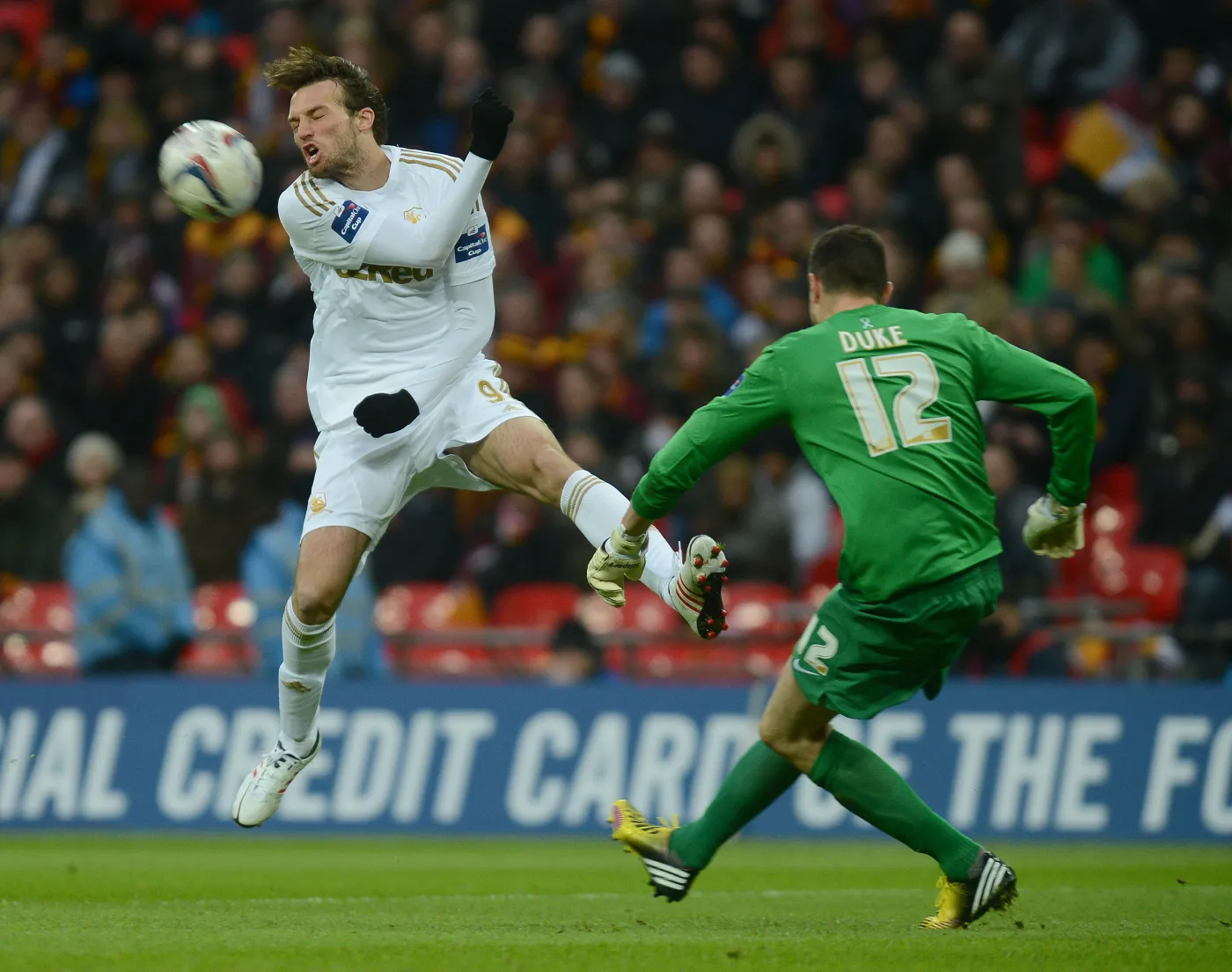 Michu (w białym stroju)