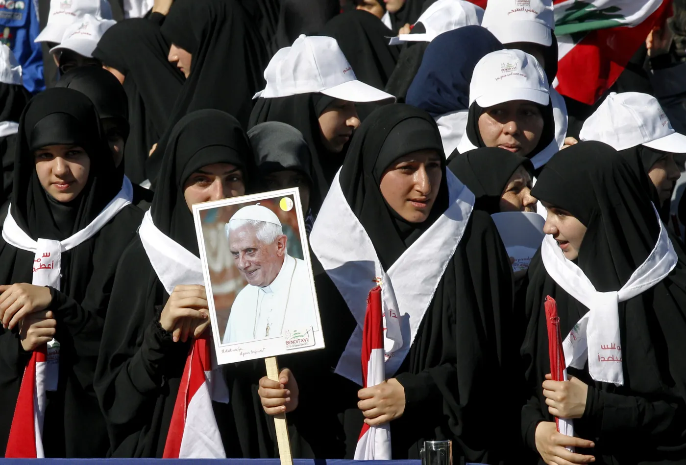 4667938-benedykt-xvi-w-libanie.jpg