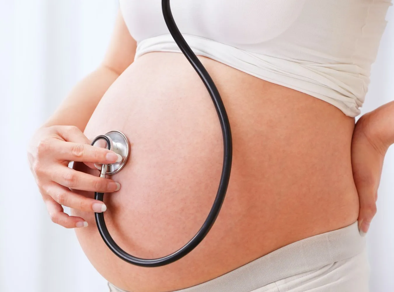 Praca w ciąży jak palenie papierosów. Szkodzi!