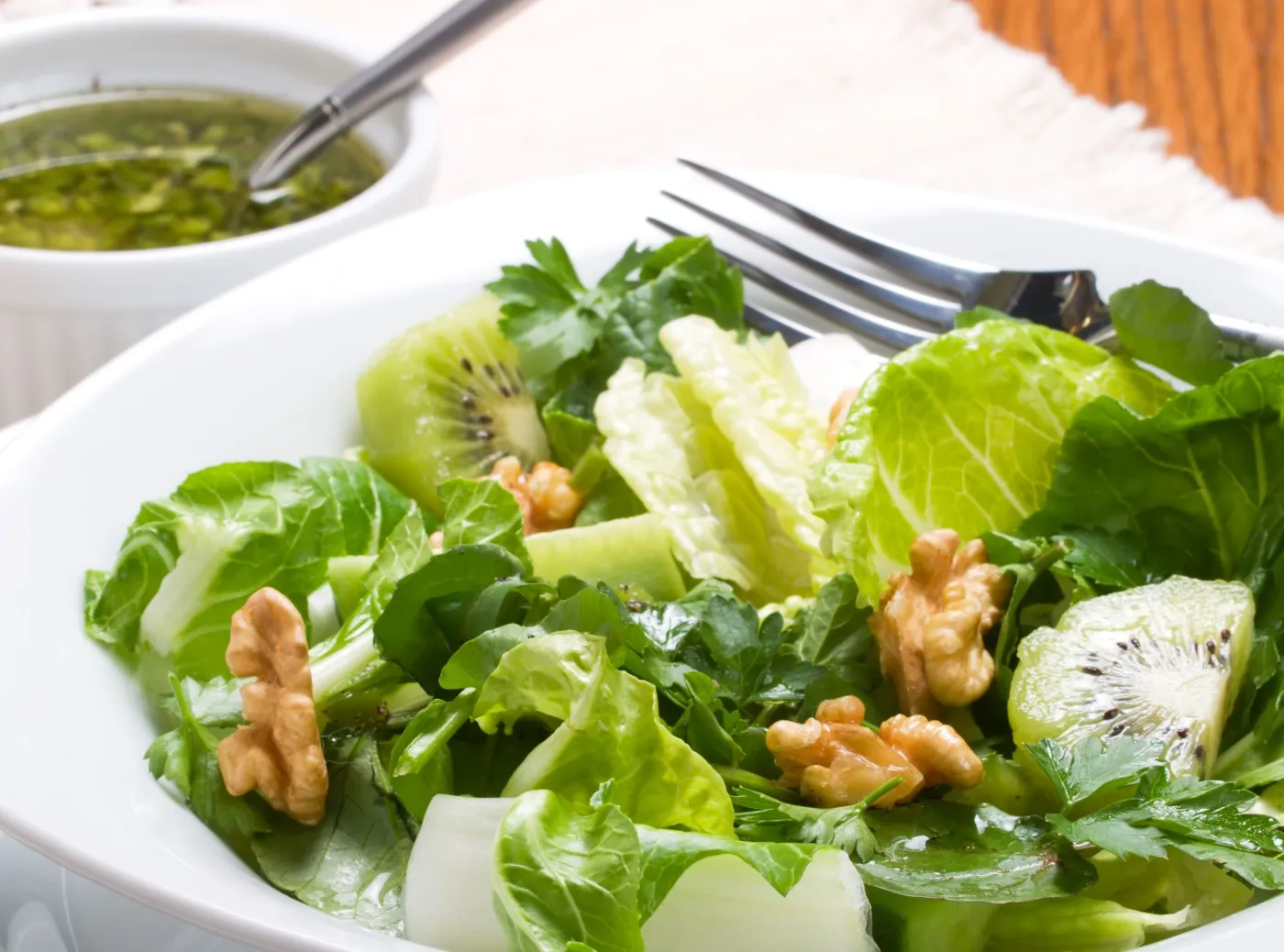 Sałatka light może i odchudza, ale nie jest zdrowa