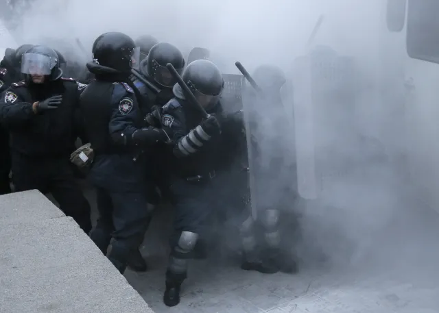 Gorąco w Kijowie. Nawet Kliczko wdał się w bójkę