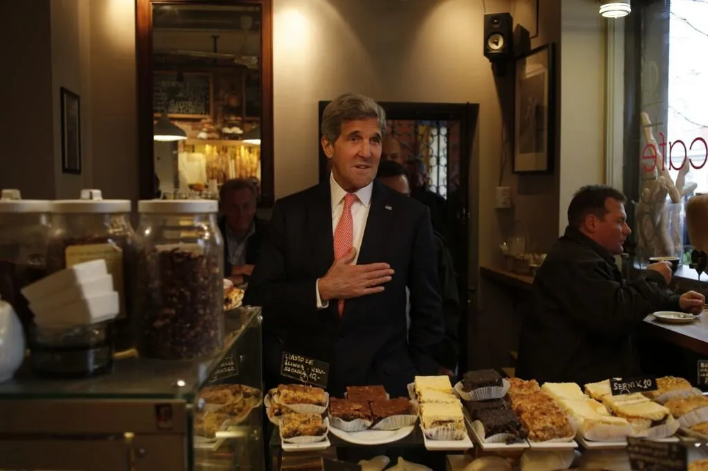 5599379-john-kerry-w-warszawie.jpg