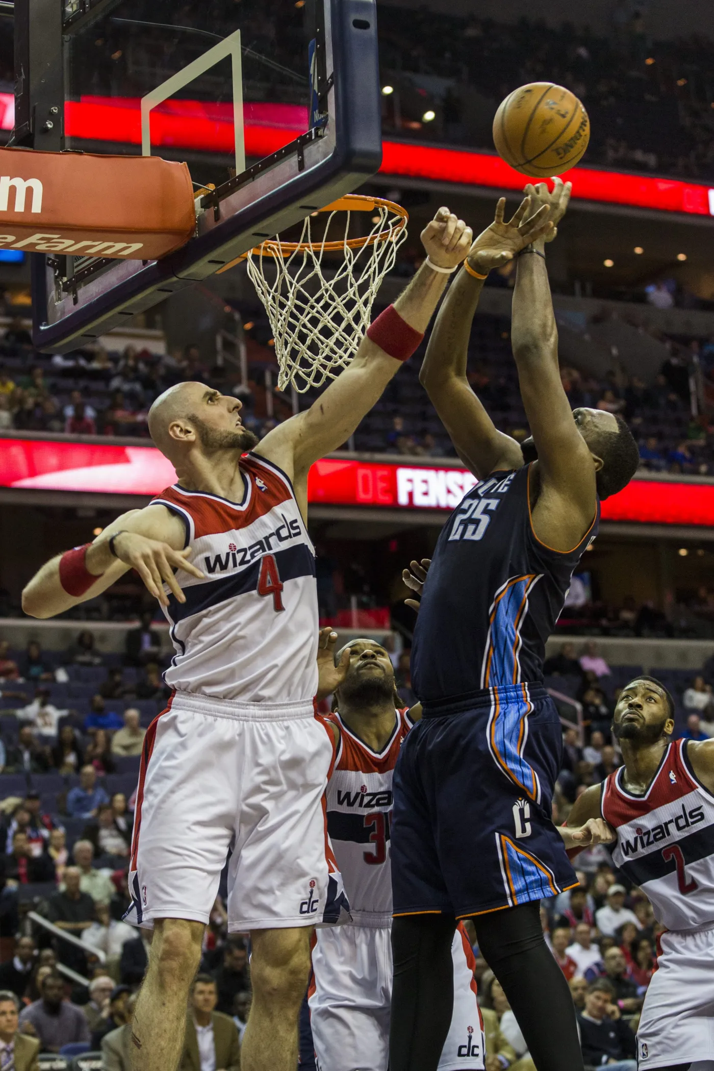 Marcin Gortat (z lewej)