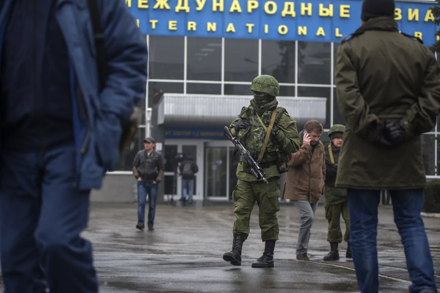 Żołnierze na lotnisku