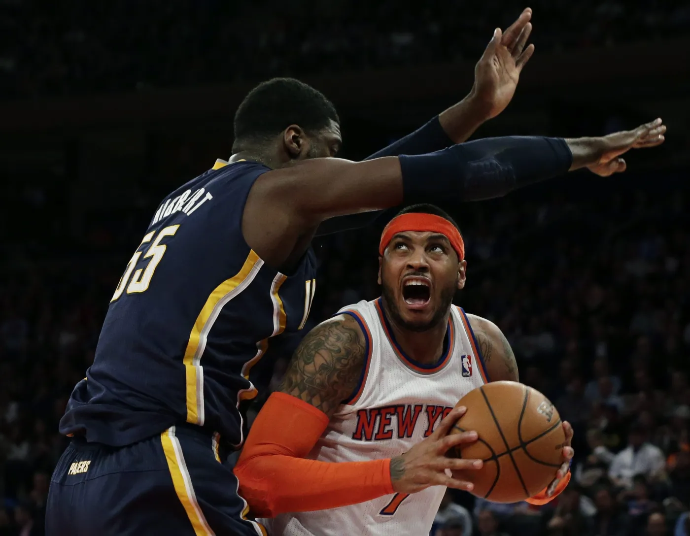 Carmelo Anthony (z piłką)