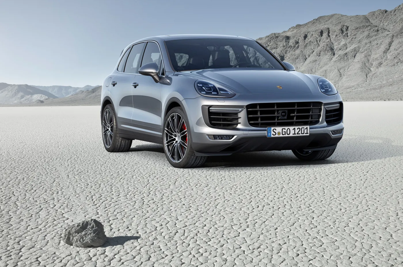 6600835-new-porsche-cayenne-turbo-embargo-00-01-cest-24-july-2014.jpg