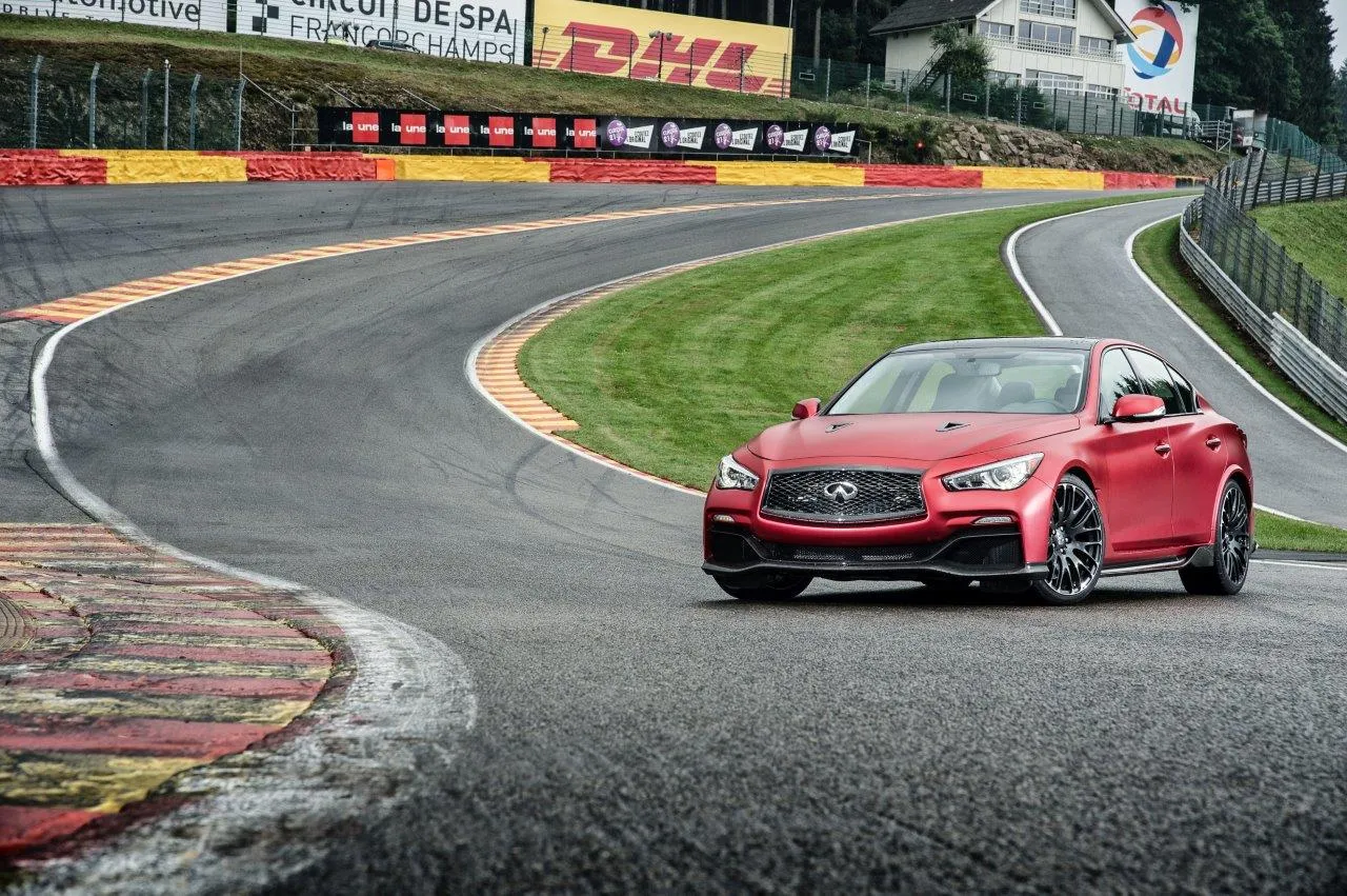 6702369-infiniti-q50-eau-rouge.jpg