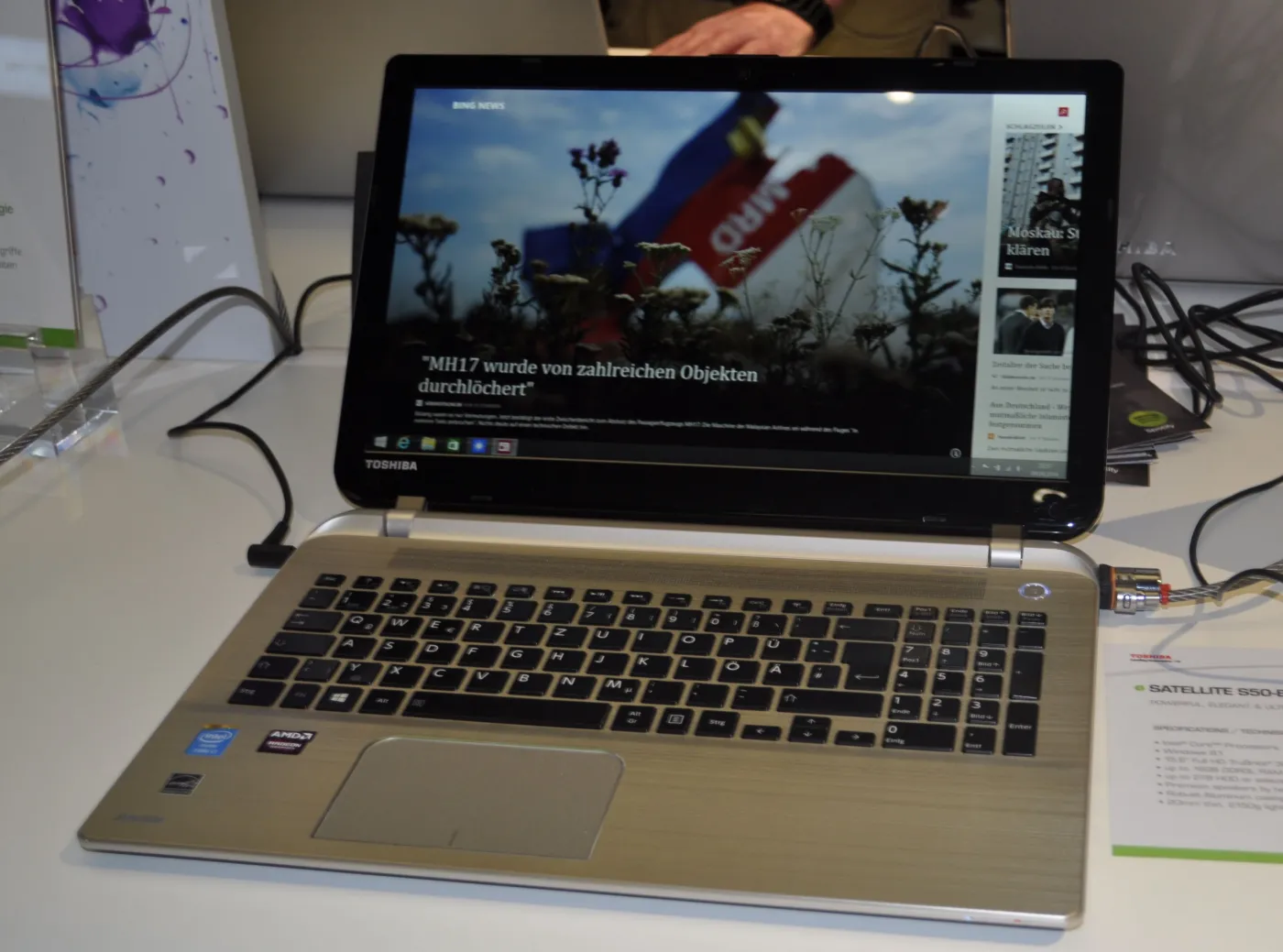 6781885-toshiba-satellite-s50.jpg
