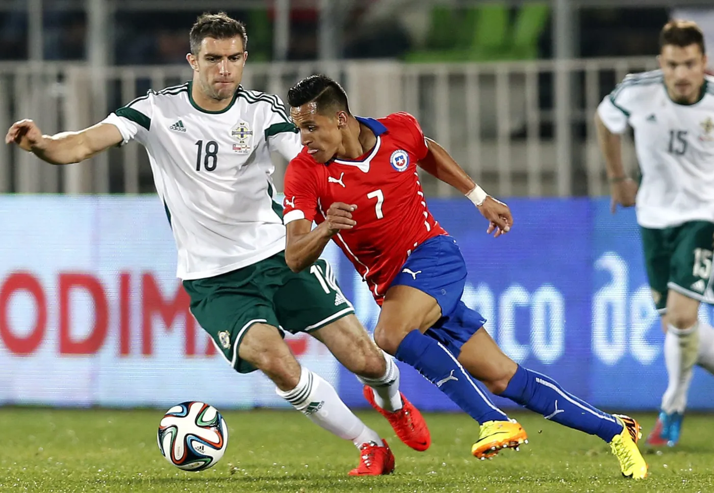 Przed MŚ 2014: Urugwaj wygrał ze Słowenią. Chile lepsze od Irlandii. WIDEO