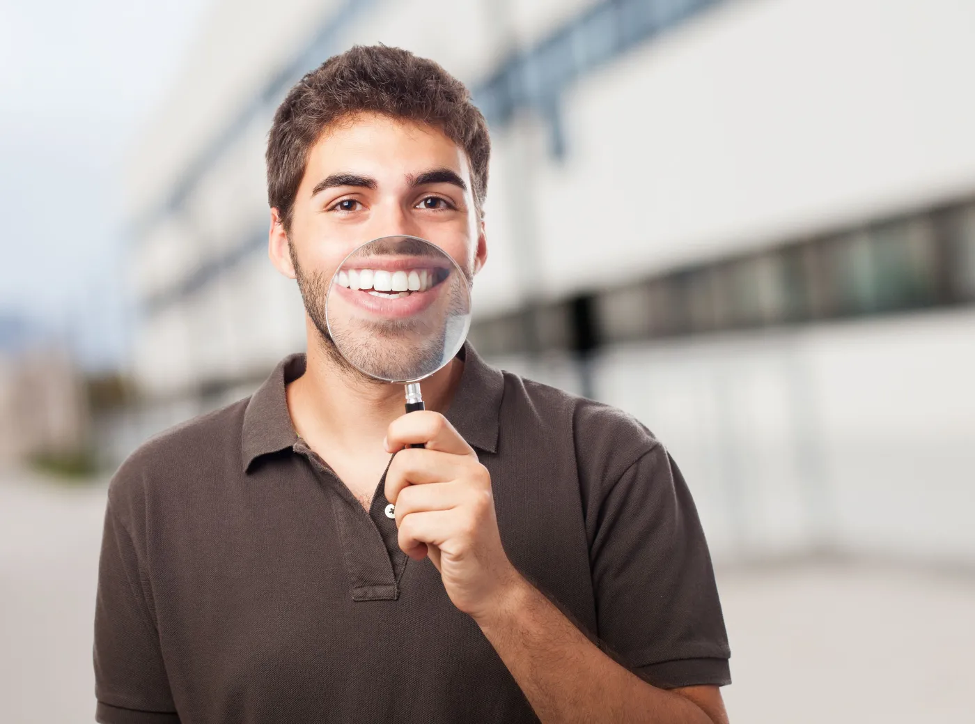 Czego pragną kobiety? Zadbanych zębów i poprawnej gramatyki