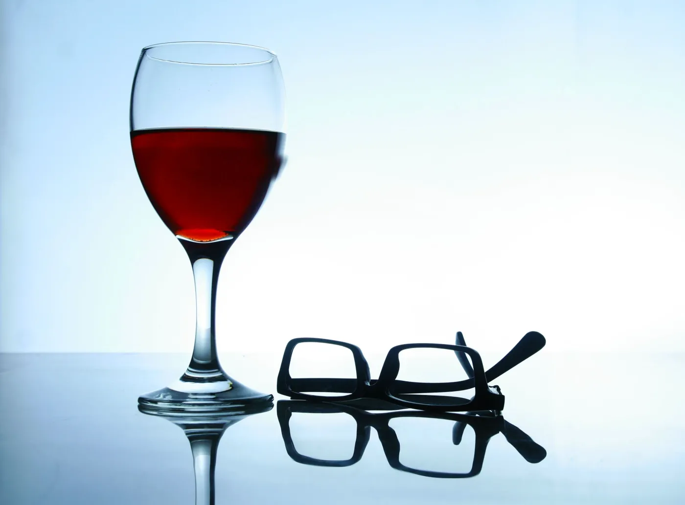 Lampka wina i okulary