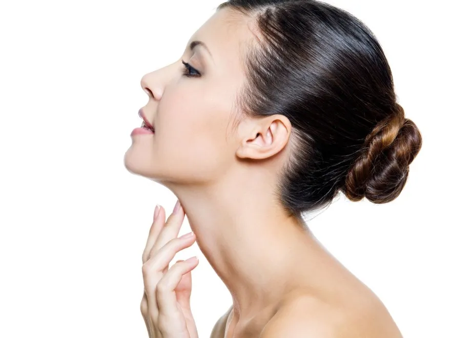 Nie bądź kwiatem na zwiędłej łodydze! Zadbaj o szyję i dekolt