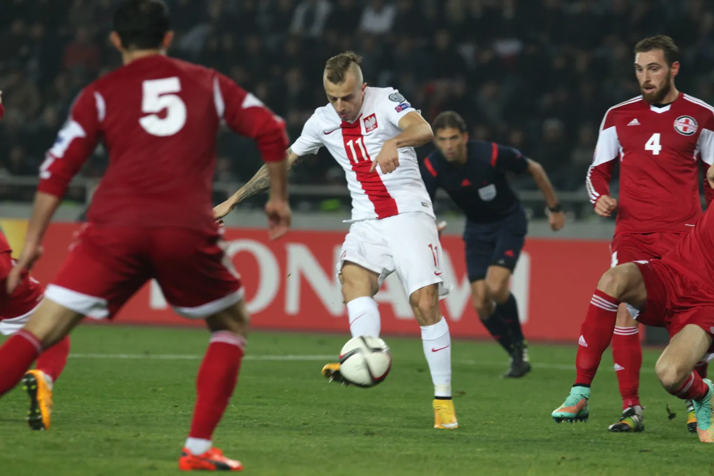 Kamil Grosicki (w środku)