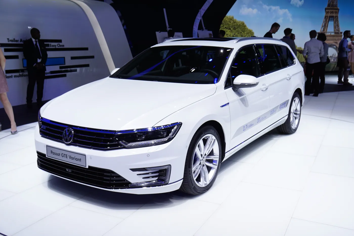 6891408-volkswagen-passat-gte.jpg