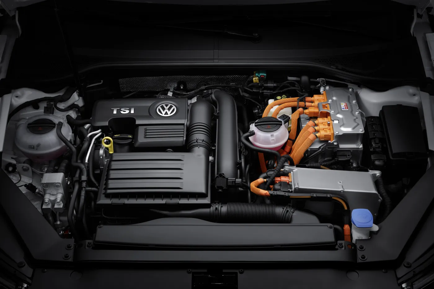 Nowy volkswagen passat GTE w Paryżu. ZDJĘCIA