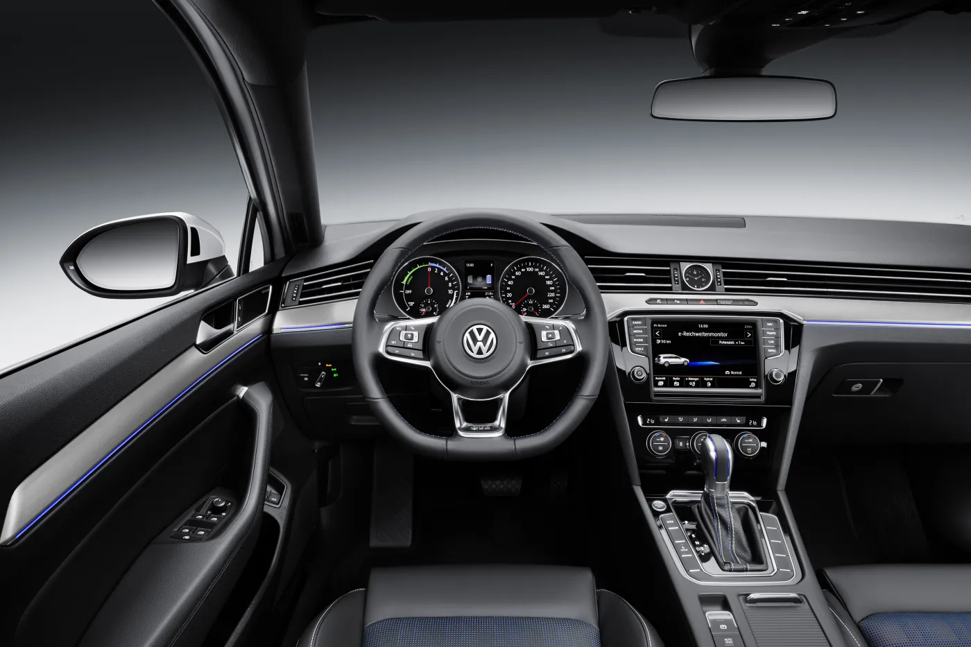 6891379-volkswagen-passat-gte.jpg