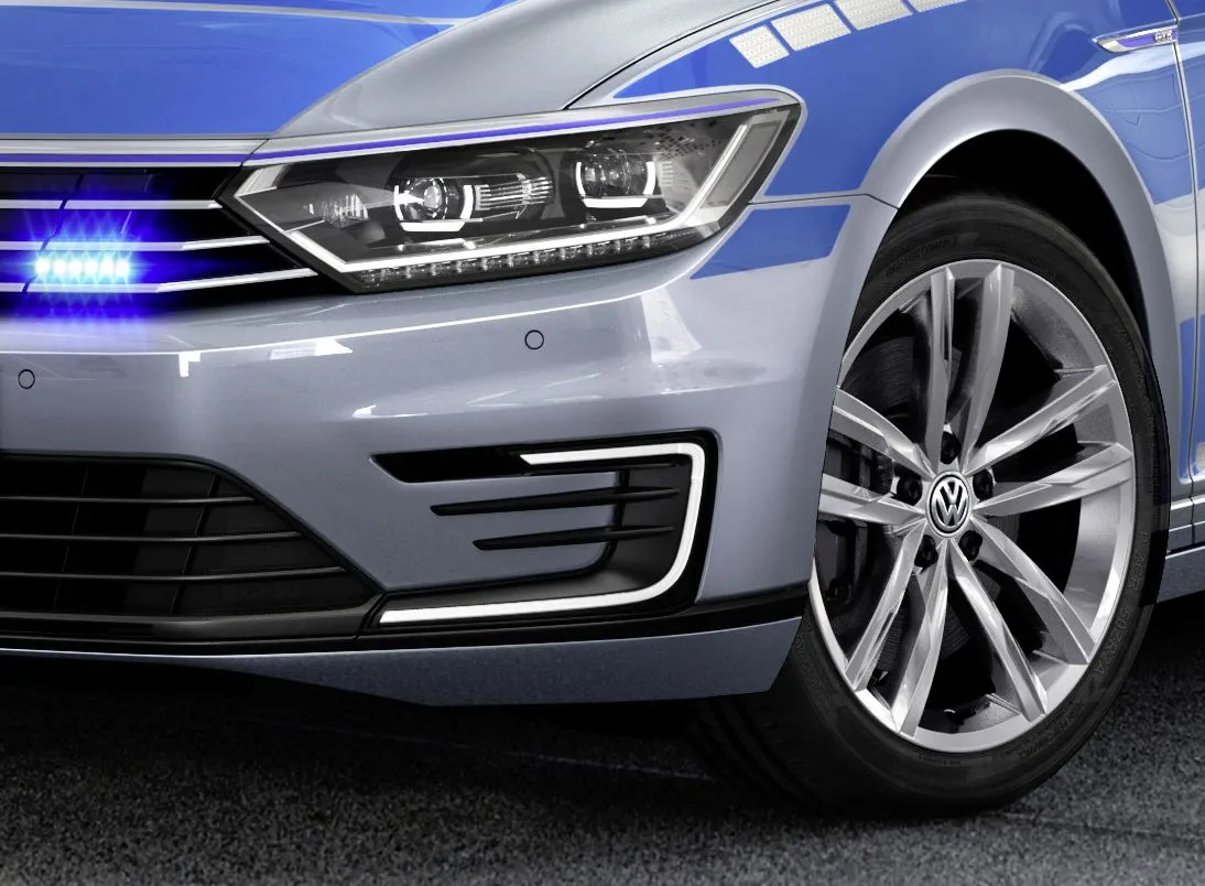 Policja jeszcze nie miała takiego radiowozu! Volkswagen passat GTE. Pierwsze zdjęcia